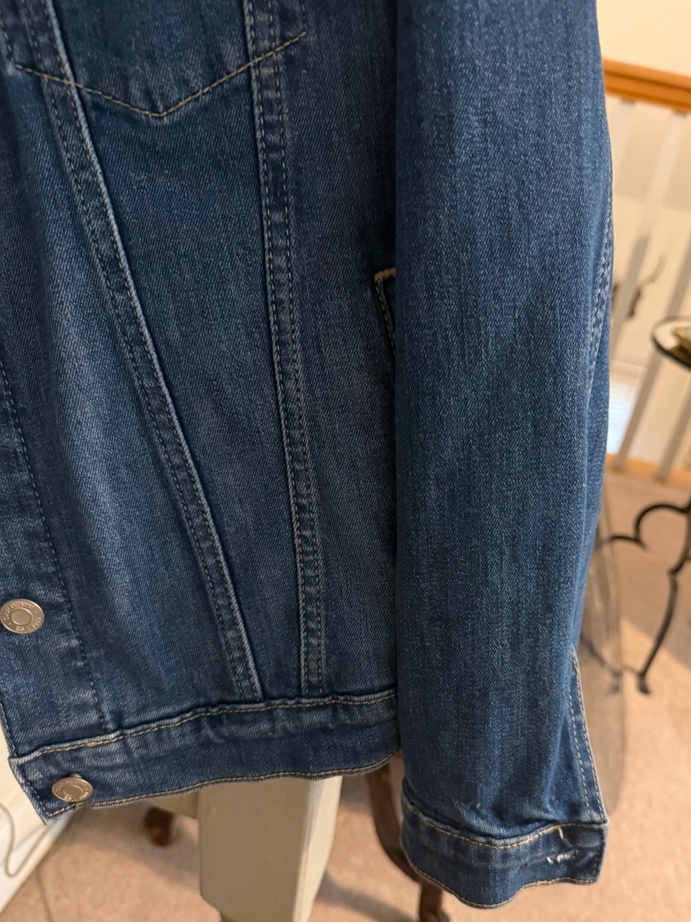 GAP Women’s Dark Blue Denim Jacket EUC size Large in Medium Dark Denim - Picture 3 of 7